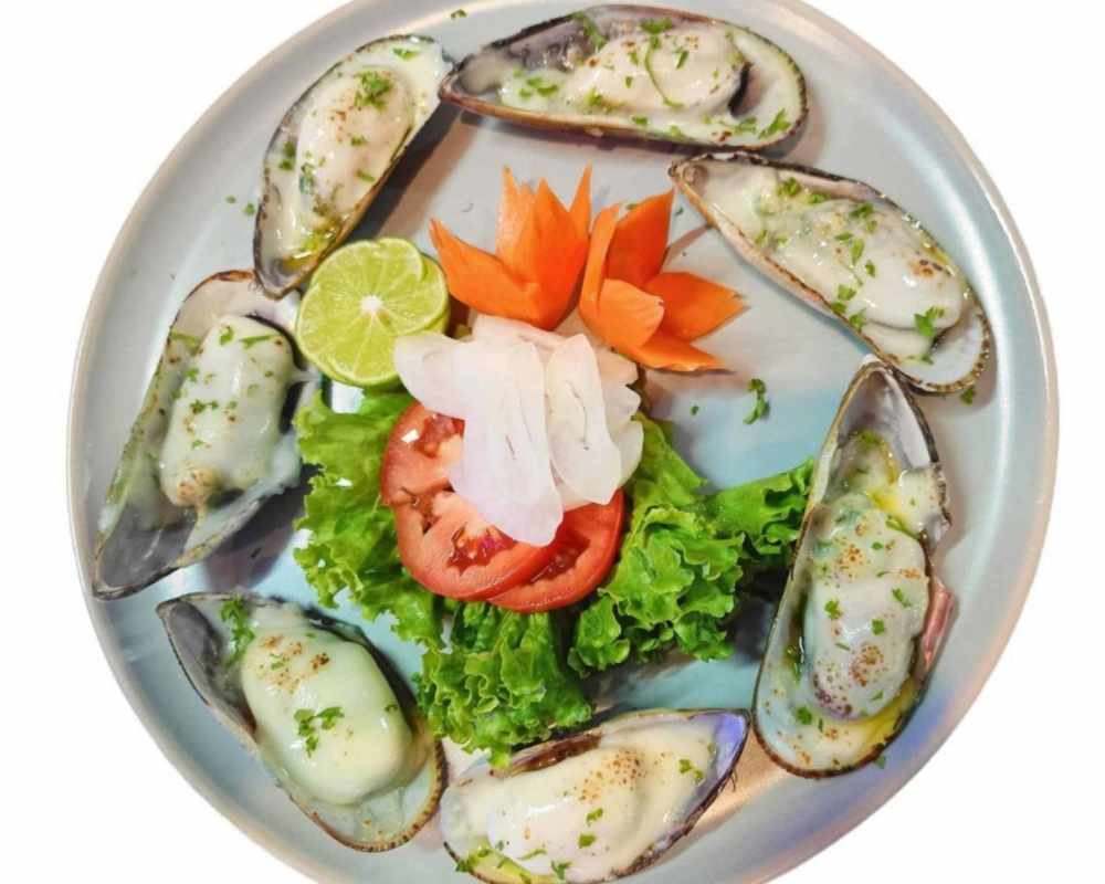 Baked Mussels with Cheese